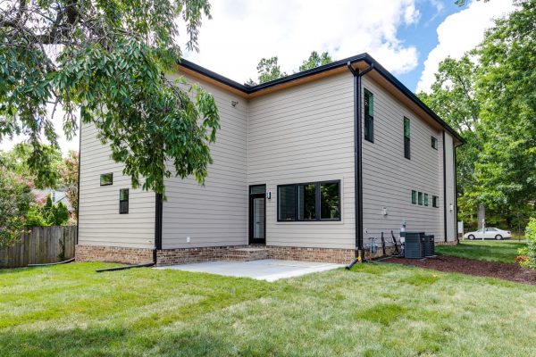 Rear patio of new contemporary home by Richmond Hill Design-Build