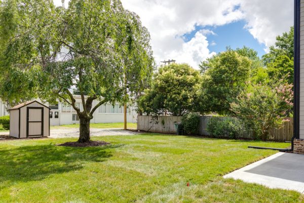 Rear yard of new contemporary home by Richmond Hill Design-Build