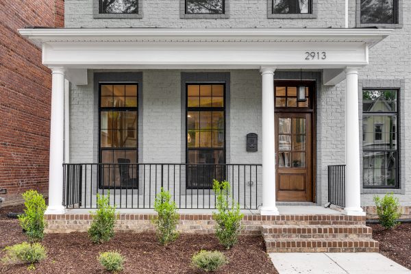 Stunning exterior of townhouse in the City of Richmond by Richmond Hill Design-Build