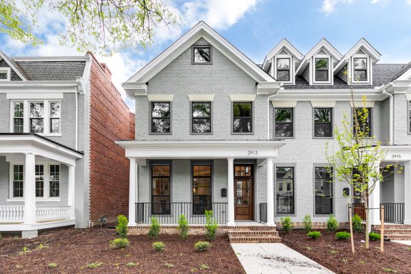 Stunning exterior of townhouse in the City of Richmond by Richmond Hill Design-Build