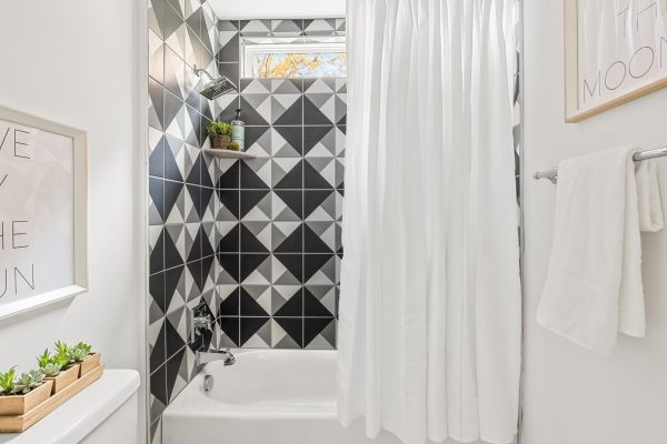 Secondary bathroom in new home by Richmond Hill Design-Build