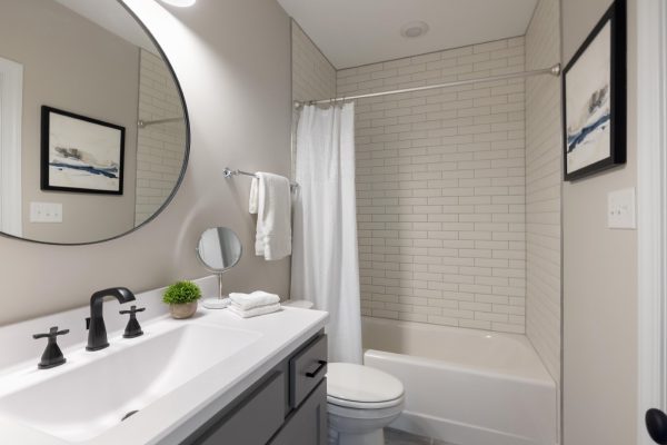 Secondary bathroom of beautiful remodeled home by Richmond Hill Design-Build