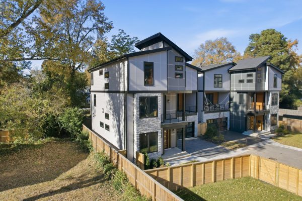 Side elevation of new home built by Richmond Hill Design-Build