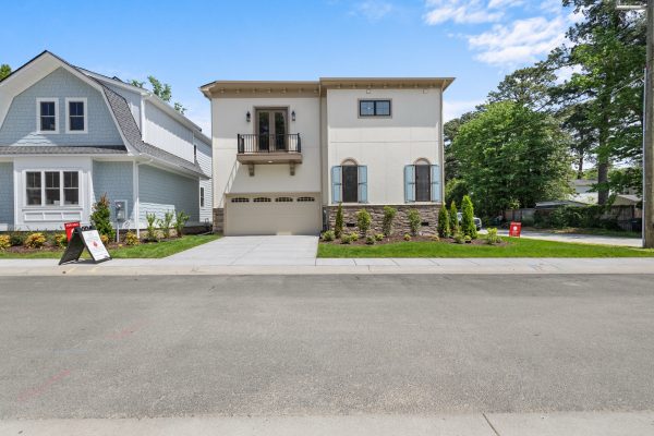 Side view of new home built by Richmond Hill Design-Build